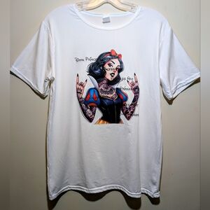 Tattooed Snow White Graphic Tee - Edgy Alt Princess T-Shirt - Size M